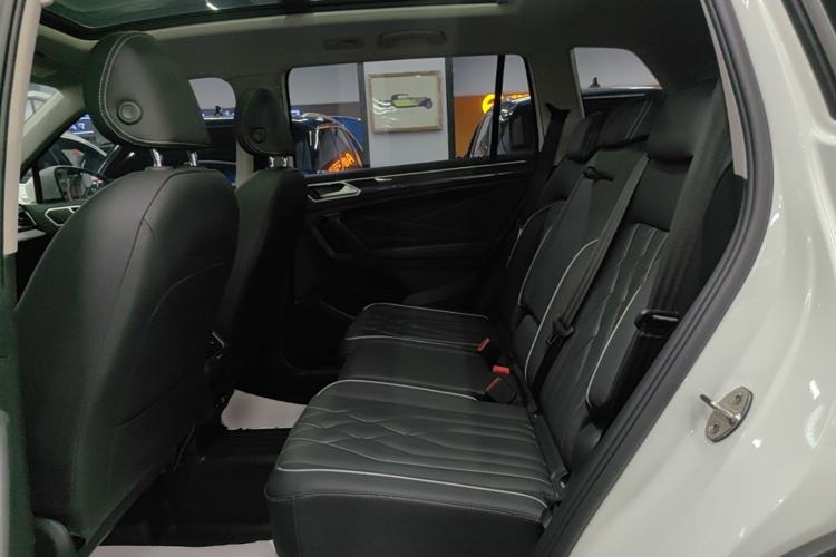 Used Volkswagen Tiguan L 2024 330TSI Automatic Two-Wheel Drive R-Line Enhanced Edition Left Rear Seat