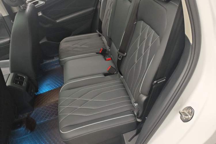 Used Volkswagen Tiguan L 2024 330TSI Automatic Two-Wheel Drive R-Line Enhanced Edition Left Rear Seat
