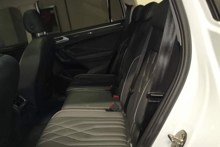 Used Volkswagen Tiguan L 2024 300TSI Automatic Two-Wheel Drive Smart Edition Left Rear Seat