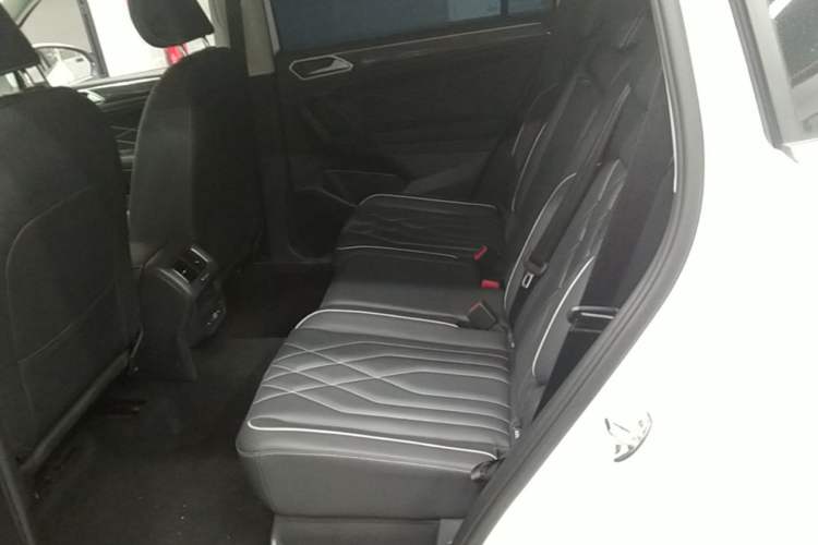 Used Volkswagen Tiguan L 2024 330TSI Automatic Two-Wheel Drive R-Line Enhanced Edition Left Rear Seat