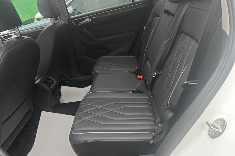 Used Volkswagen Tiguan L 2024 Outstanding Model 330TSI Automatic Two-Wheel Drive R-Line Dragon Glory Edition Left Rear Seat