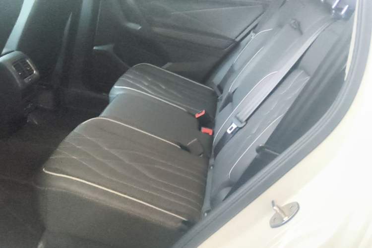 Used Volkswagen Tiguan L 2024 330TSI Automatic Two-Wheel Drive R-Line Enhanced Edition Left Rear Seat