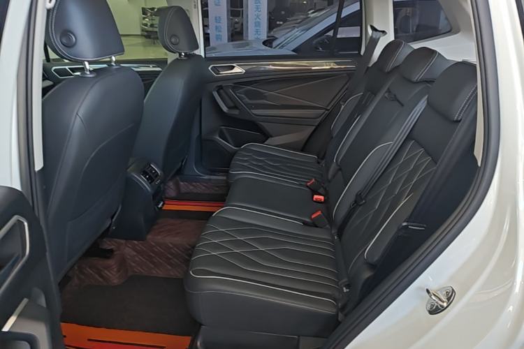 Used Volkswagen Tiguan L 2024 330TSI Automatic Two-Wheel Drive R-Line Enhanced Edition Left Rear Seat