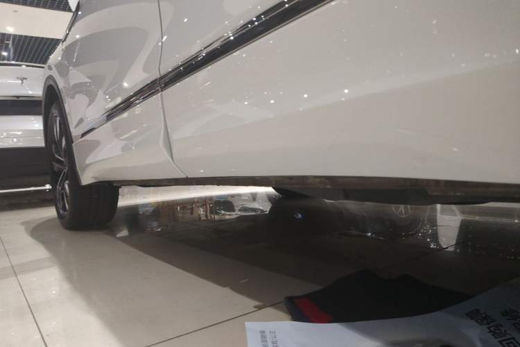 Used Volkswagen Tiguan L 2024 330TSI Automatic Two-Wheel Drive R-Line Enhanced Edition Left Side Sill
