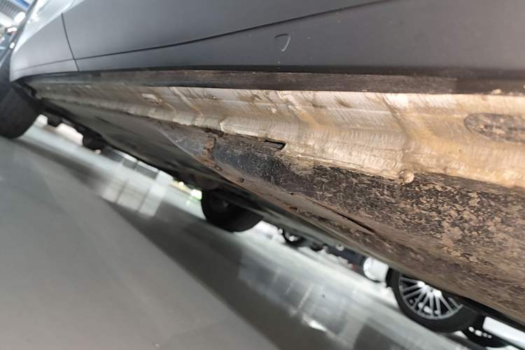 Used Volkswagen Tiguan L 2024 330TSI Automatic Two-Wheel Drive Smart Edition Left Side Sill