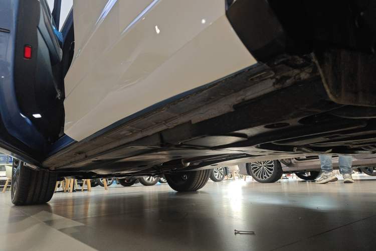Used Volkswagen Tiguan L 2024 PRO 380TSI Four-Wheel Drive R-Line Prestige Edition Left Side Sill