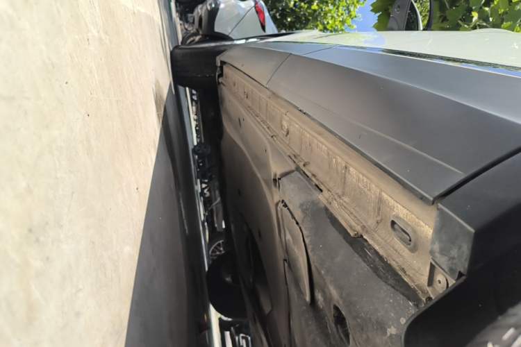 Used Volkswagen Tiguan L 2024 Outstanding Model 300TSI Automatic Two-Wheel Drive Longteng Edition Left Side Sill