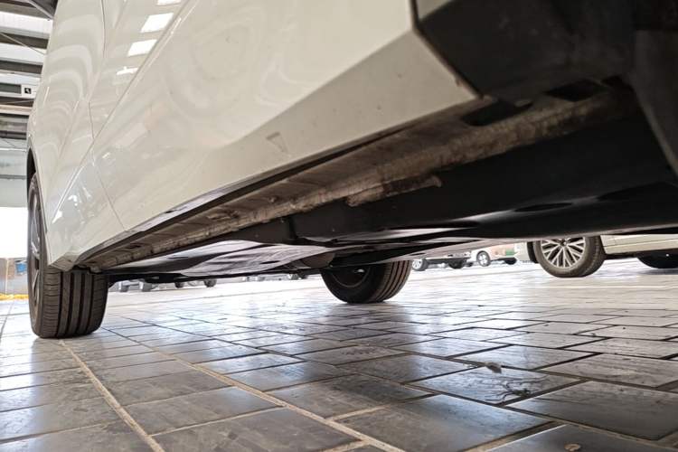 Used Volkswagen Tiguan L 2024 PRO 330TSI Two-Wheel Drive Smart Edition Left Side Sill
