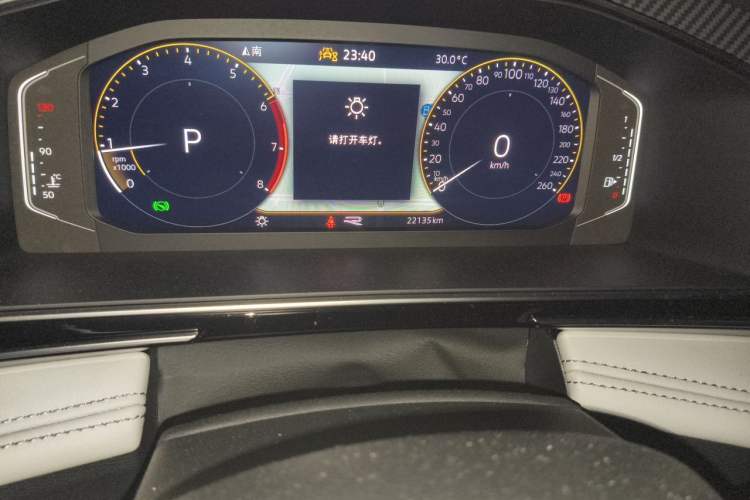 Used Volkswagen Tiguan L 2024 Outstanding Model 330TSI Automatic Two-Wheel Drive R-Line Dragon Glory Edition Odometer Close Up