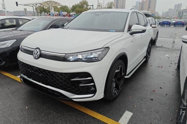 Used Volkswagen Tiguan L 2024 PRO 330TSI Two-Wheel Drive R-Line Smart Edition