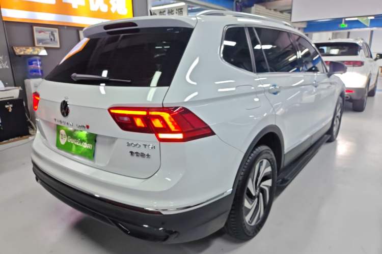 Used Volkswagen Tiguan L 2024 300TSI Automatic Two-Wheel Drive Smart Edition Rear Right 45 Deg