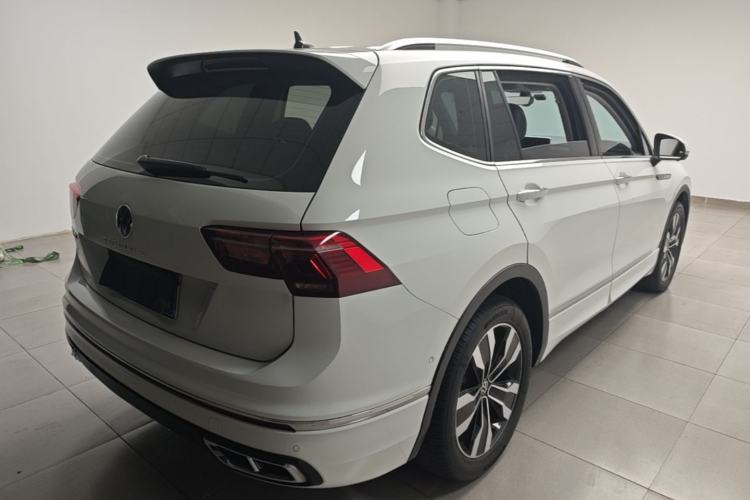 Used Volkswagen Tiguan L 2024 330TSI Automatic Two-Wheel Drive R-Line Enhanced Edition Rear Right 45 Deg