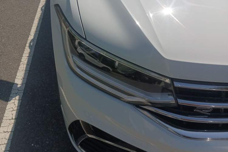 Used Volkswagen Tiguan L 2024 330TSI Automatic Two-Wheel Drive R-Line Enhanced Edition Right Front Headlight
