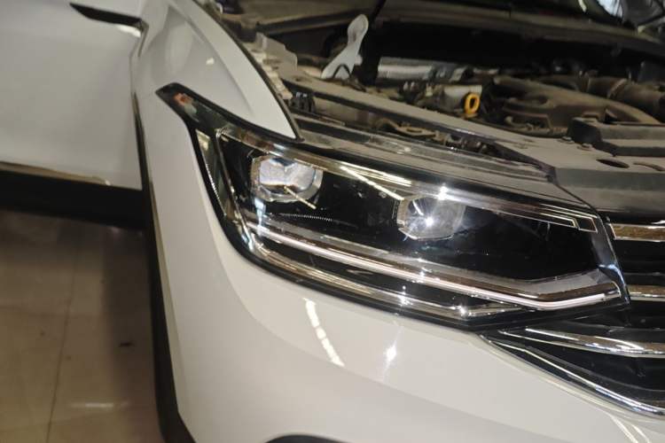 Used Volkswagen Tiguan L 2024 300TSI Automatic Two-Wheel Drive Smart Edition Right Front Headlight