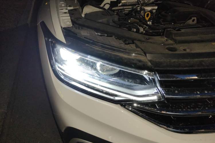 Used Volkswagen Tiguan L 2024 Outstanding Model 300TSI Automatic Two-Wheel Drive Longteng Edition Right Front Headlight