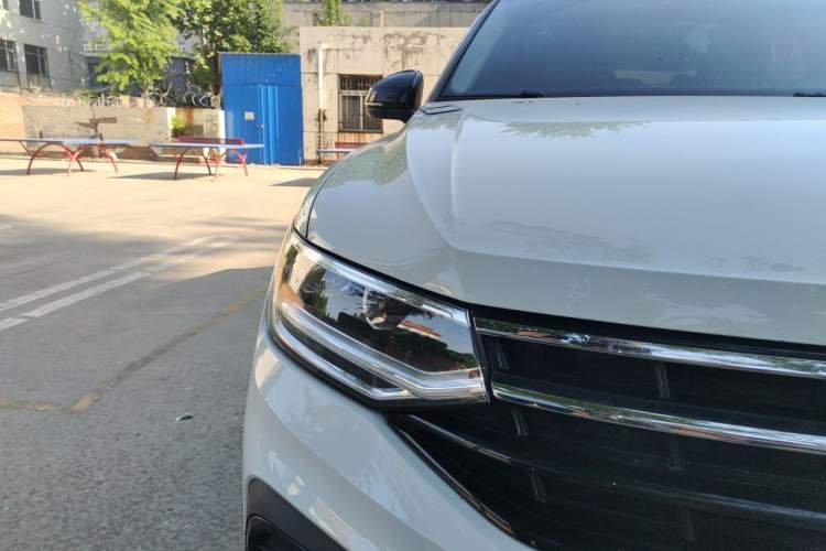 Used Volkswagen Tiguan L 2024 Outstanding Model 300TSI Automatic Two-Wheel Drive Longteng Edition Right Front Headlight