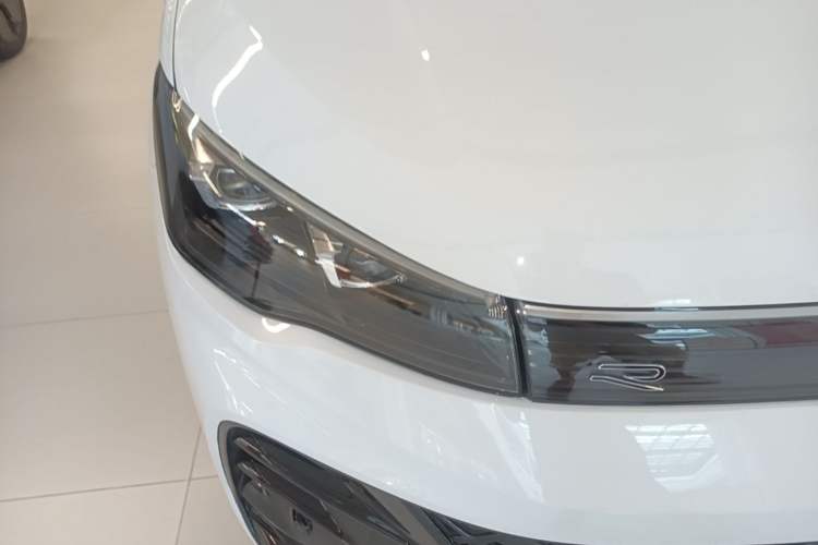 Used Volkswagen Tiguan L 2024 PRO 380TSI Four-Wheel Drive R-Line Prestige Edition Right Front Headlight
