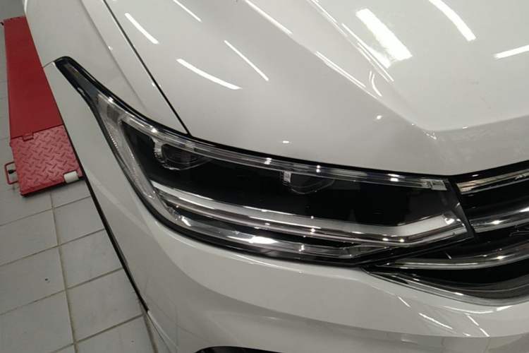 Used Volkswagen Tiguan L 2024 330TSI Automatic Two-Wheel Drive R-Line Enhanced Edition Right Front Headlight