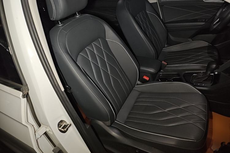 Used Volkswagen Tiguan L 2024 330TSI Automatic Two-Wheel Drive R-Line Enhanced Edition Right Front Seat