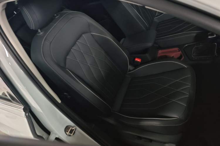 Used Volkswagen Tiguan L 2024 Outstanding Model 300TSI Automatic Two-Wheel Drive Longteng Edition Right Front Seat