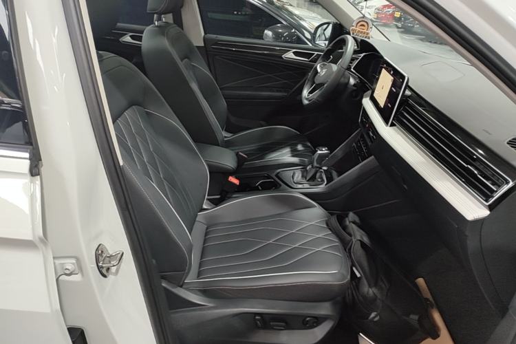 Used Volkswagen Tiguan L 2024 Outstanding Model 300TSI Automatic Two-Wheel Drive Longteng Edition Right Front Seat