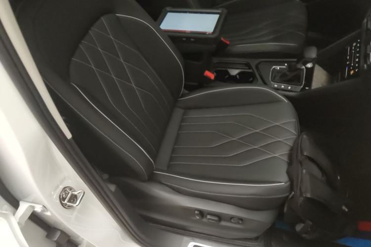 Used Volkswagen Tiguan L 2024 330TSI Automatic Two-Wheel Drive R-Line Enhanced Edition Right Front Seat