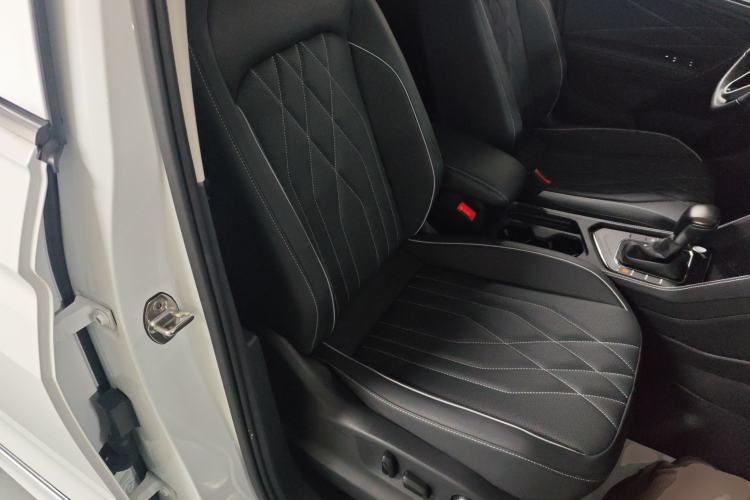 Used Volkswagen Tiguan L 2024 330TSI Automatic Two-Wheel Drive Smart Edition Right Front Seat