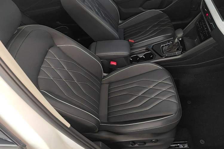 Used Volkswagen Tiguan L 2024 330TSI Automatic Two-Wheel Drive Smart Edition Right Front Seat