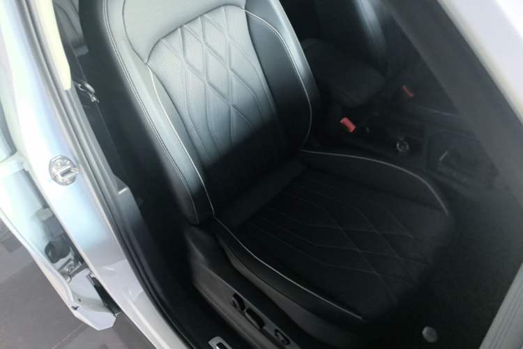 Used Volkswagen Tiguan L 2024 330TSI Automatic Two-Wheel Drive R-Line Enhanced Edition Right Front Seat