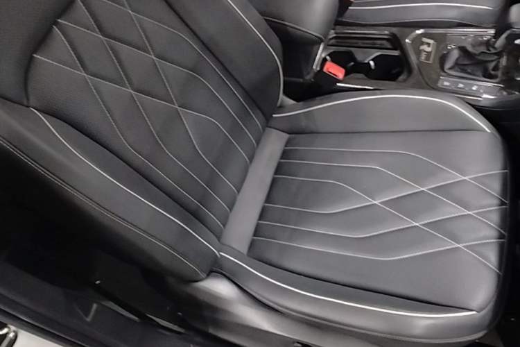 Used Volkswagen Tiguan L 2024 330TSI Automatic Two-Wheel Drive R-Line Enhanced Edition Right Front Seat