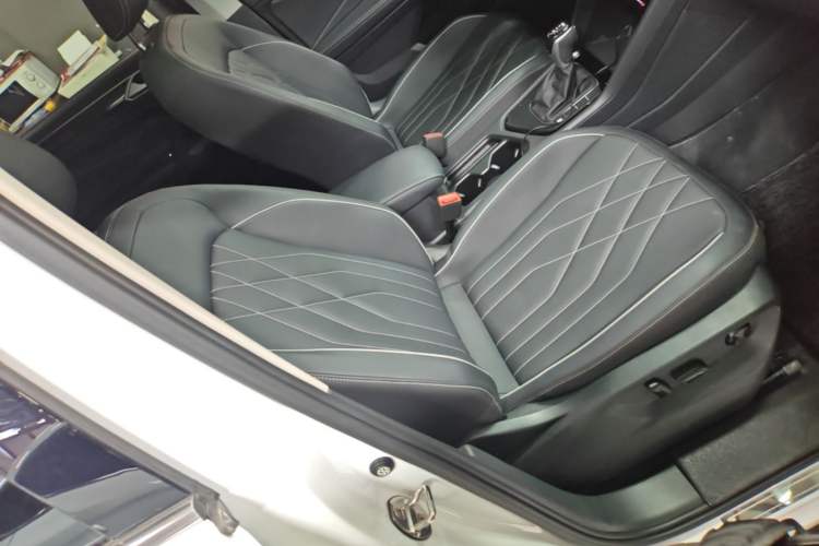Used Volkswagen Tiguan L 2024 300TSI Automatic Two-Wheel Drive Smart Edition Right Front Seat