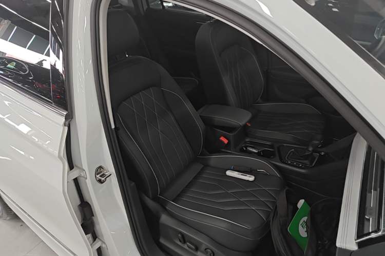 Used Volkswagen Tiguan L 2024 330TSI Automatic Two-Wheel Drive R-Line Enhanced Edition Right Front Seat