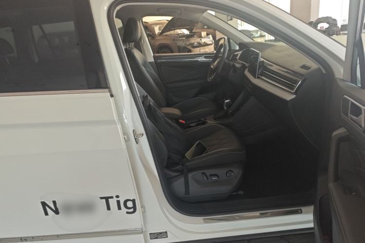 Used Volkswagen Tiguan L 2024 Outstanding Model 330TSI Automatic Two-Wheel Drive R-Line Dragon Glory Edition Right Front Seat