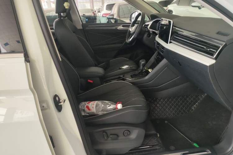 Used Volkswagen Tiguan L 2024 330TSI Automatic Two-Wheel Drive R-Line Enhanced Edition Right Front Seat