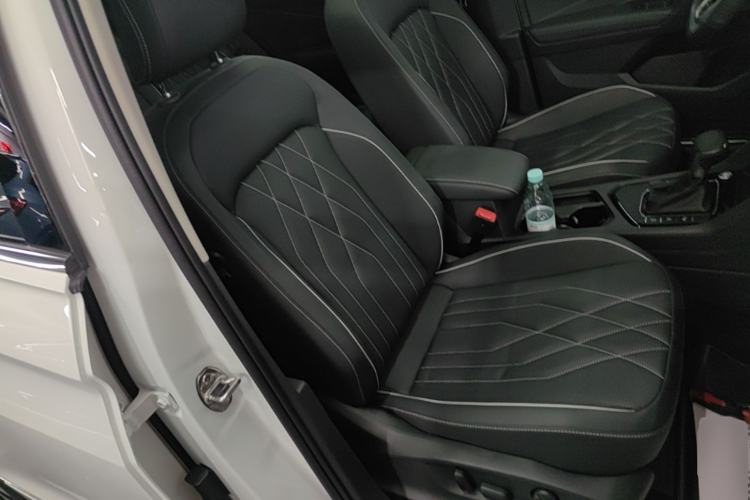 Used Volkswagen Tiguan L 2024 330TSI Automatic Two-Wheel Drive R-Line Enhanced Edition Right Front Seat