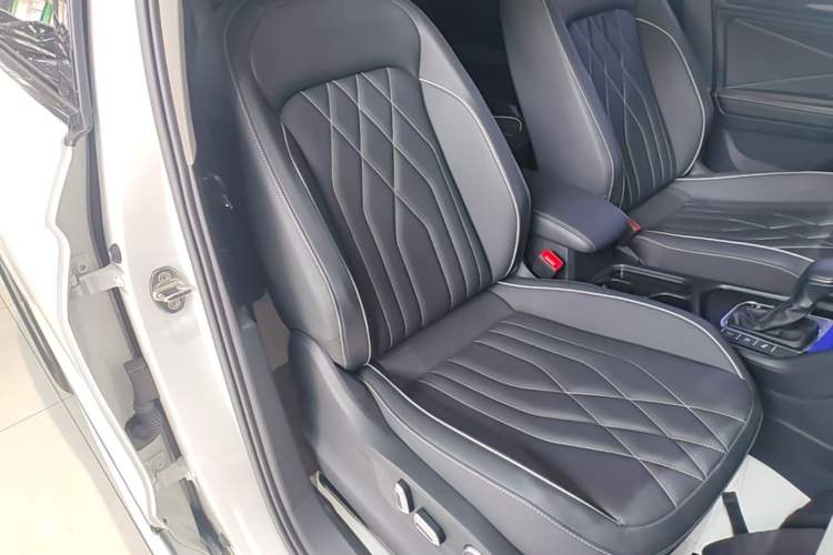 Used Volkswagen Tiguan L 2024 300TSI Automatic Two-Wheel Drive Smart Edition Right Front Seat