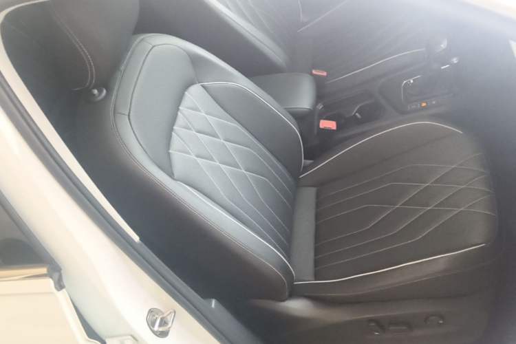 Used Volkswagen Tiguan L 2024 330TSI Automatic Two-Wheel Drive R-Line Enhanced Edition Right Front Seat