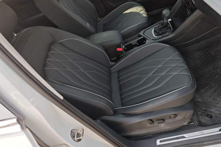 Used Volkswagen Tiguan L 2024 330TSI Automatic Two-Wheel Drive R-Line Enhanced Edition Right Front Seat