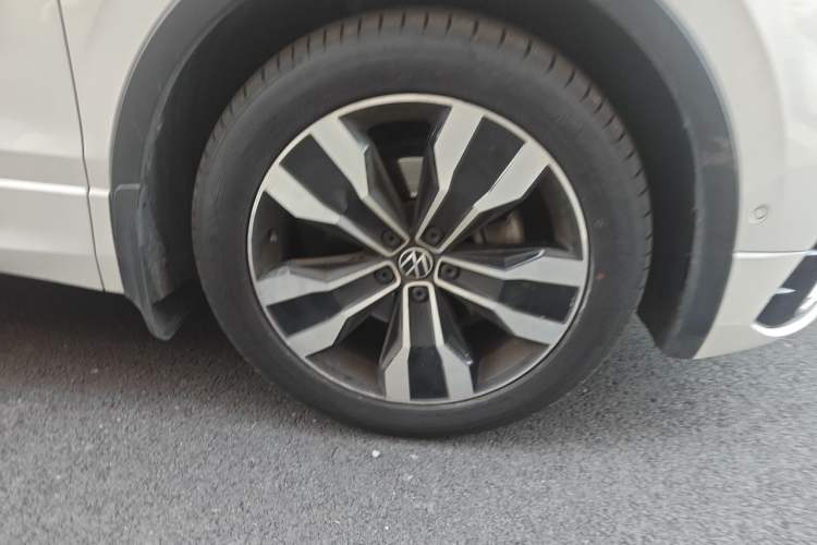 Used Volkswagen Tiguan L 2024 330TSI Automatic Two-Wheel Drive R-Line Enhanced Edition Right Front Wheel Hub