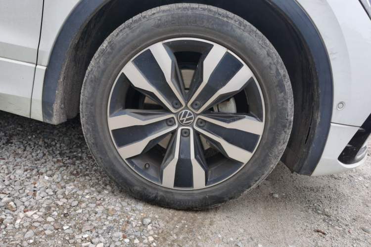 Used Volkswagen Tiguan L 2024 330TSI Automatic Two-Wheel Drive R-Line Enhanced Edition Right Front Wheel Hub