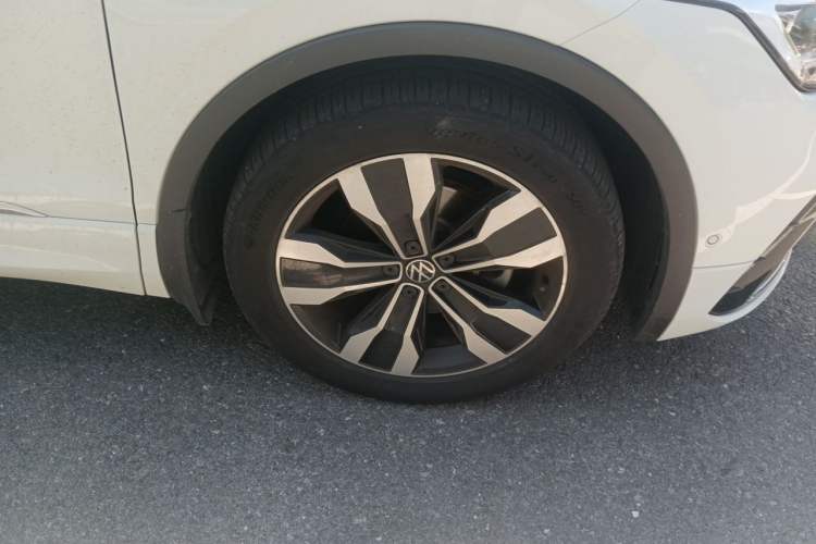 Used Volkswagen Tiguan L 2024 330TSI Automatic Two-Wheel Drive R-Line Enhanced Edition Right Front Wheel Hub