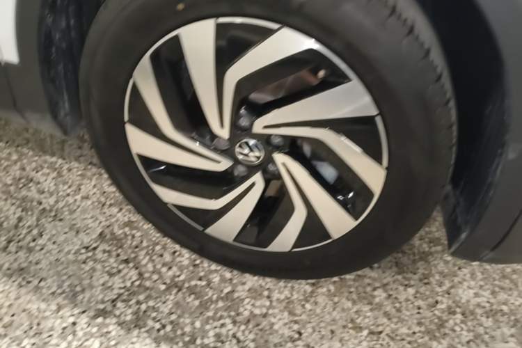 Used Volkswagen Tiguan L 2024 300TSI Automatic Two-Wheel Drive Smart Edition Right Front Wheel Hub
