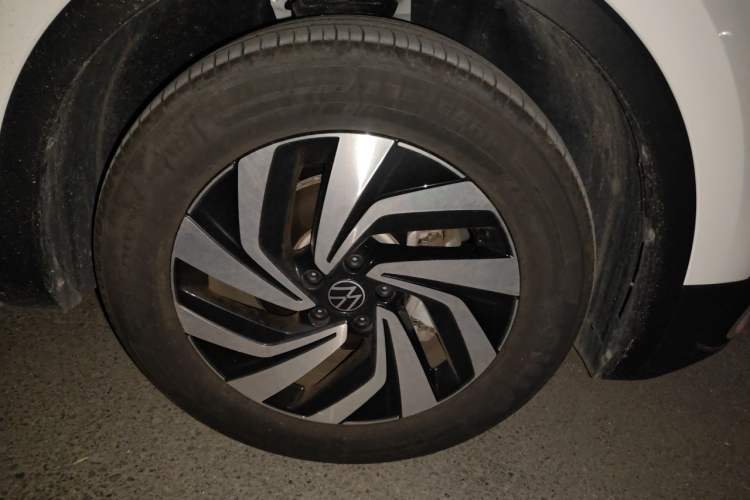 Used Volkswagen Tiguan L 2024 Outstanding Model 300TSI Automatic Two-Wheel Drive Longteng Edition Right Front Wheel Hub