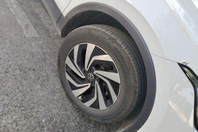 Used Volkswagen Tiguan L 2024 Outstanding Model 300TSI Automatic Two-Wheel Drive Longteng Edition Right Front Wheel Hub