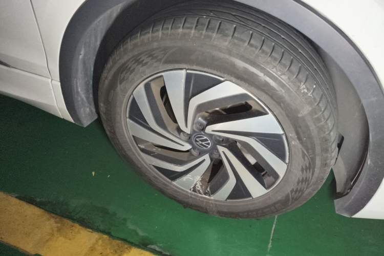 Used Volkswagen Tiguan L 2024 Outstanding Model 330TSI Automatic Two-Wheel Drive R-Line Dragon Glory Edition Right Front Wheel Hub
