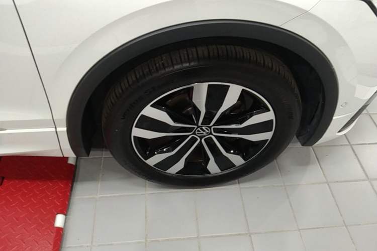 Used Volkswagen Tiguan L 2024 330TSI Automatic Two-Wheel Drive R-Line Enhanced Edition Right Front Wheel Hub