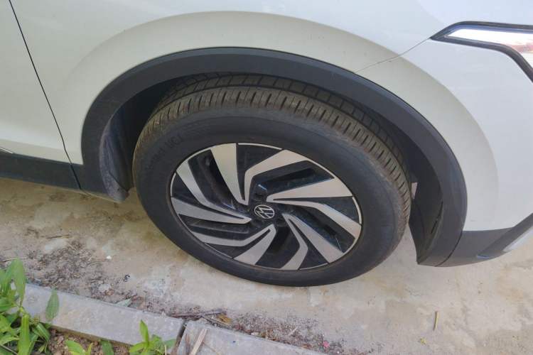Used Volkswagen Tiguan L 2024 300TSI Automatic Two-Wheel Drive Smart Edition Right Front Wheel Hub