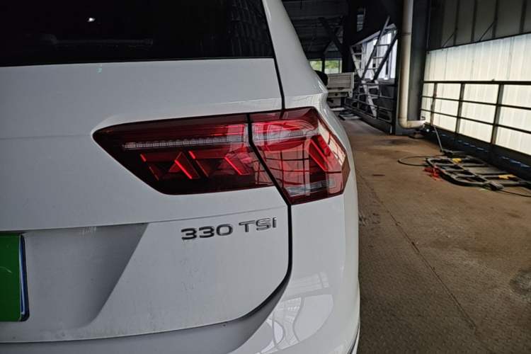Used Volkswagen Tiguan L 2024 330TSI Automatic Two-Wheel Drive R-Line Enhanced Edition Right Rear Taillight