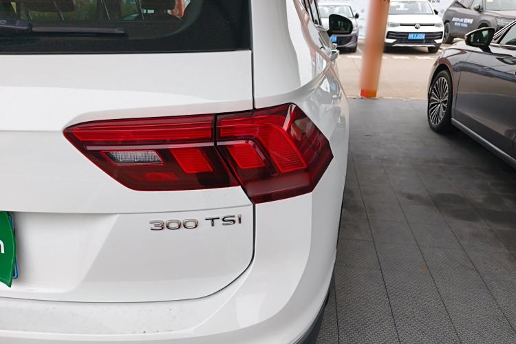 Used Volkswagen Tiguan L 2024 300TSI Automatic Two-Wheel Drive Smart Edition Right Rear Taillight