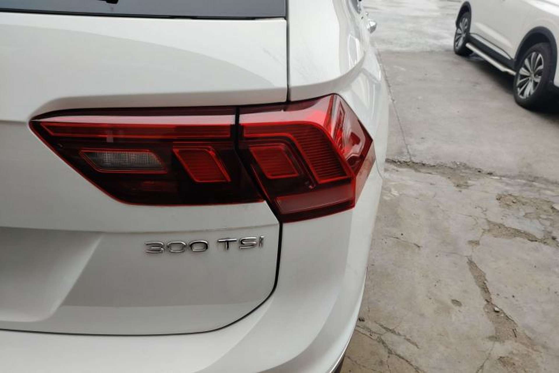Used Volkswagen Tiguan L 2024 300TSI Automatic Two-Wheel Drive Smart Edition Right Rear Taillight